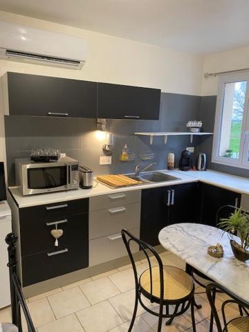 Cottage A La Campagne Avec Piscine Et Spa Ardentes Eksteriør billede
