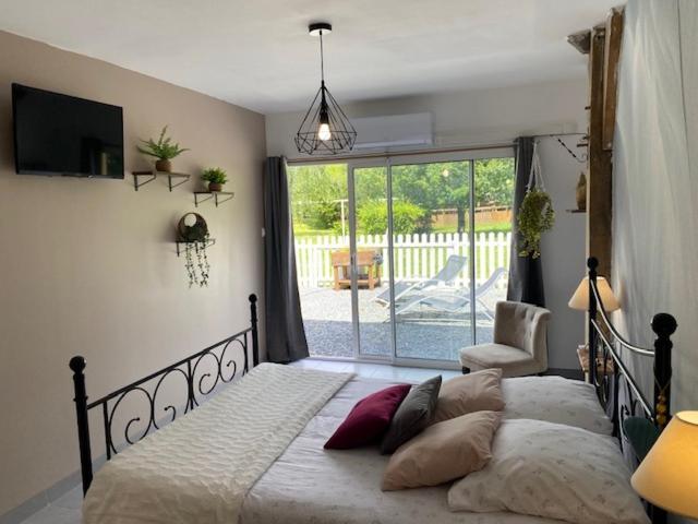 Cottage A La Campagne Avec Piscine Et Spa Ardentes Eksteriør billede