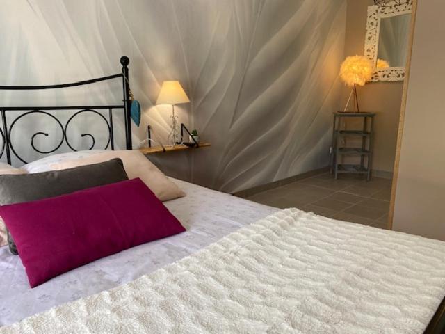 Cottage A La Campagne Avec Piscine Et Spa Ardentes Eksteriør billede